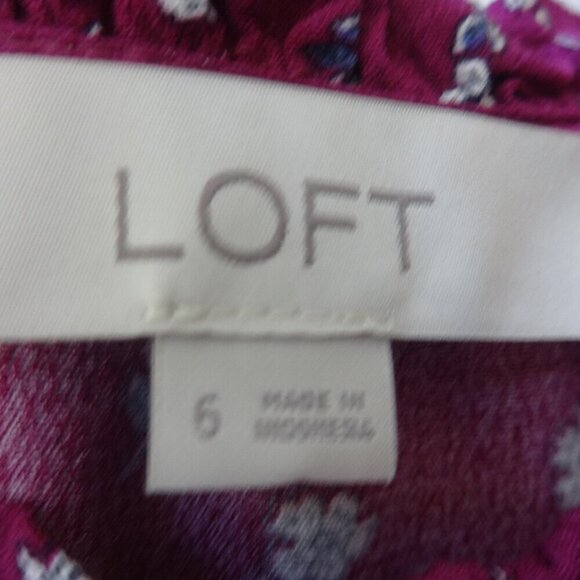 Loft maxi dress size 6, burgundy with white flowers sleeveless ruffle neck line - Picture 2 of 9